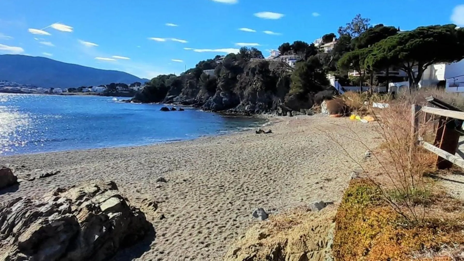 Apartamento Familiar Cerca De La Playa En Llanca Con Aparcamiento Y Mascotas Permitidas - Es-170-2 0*,